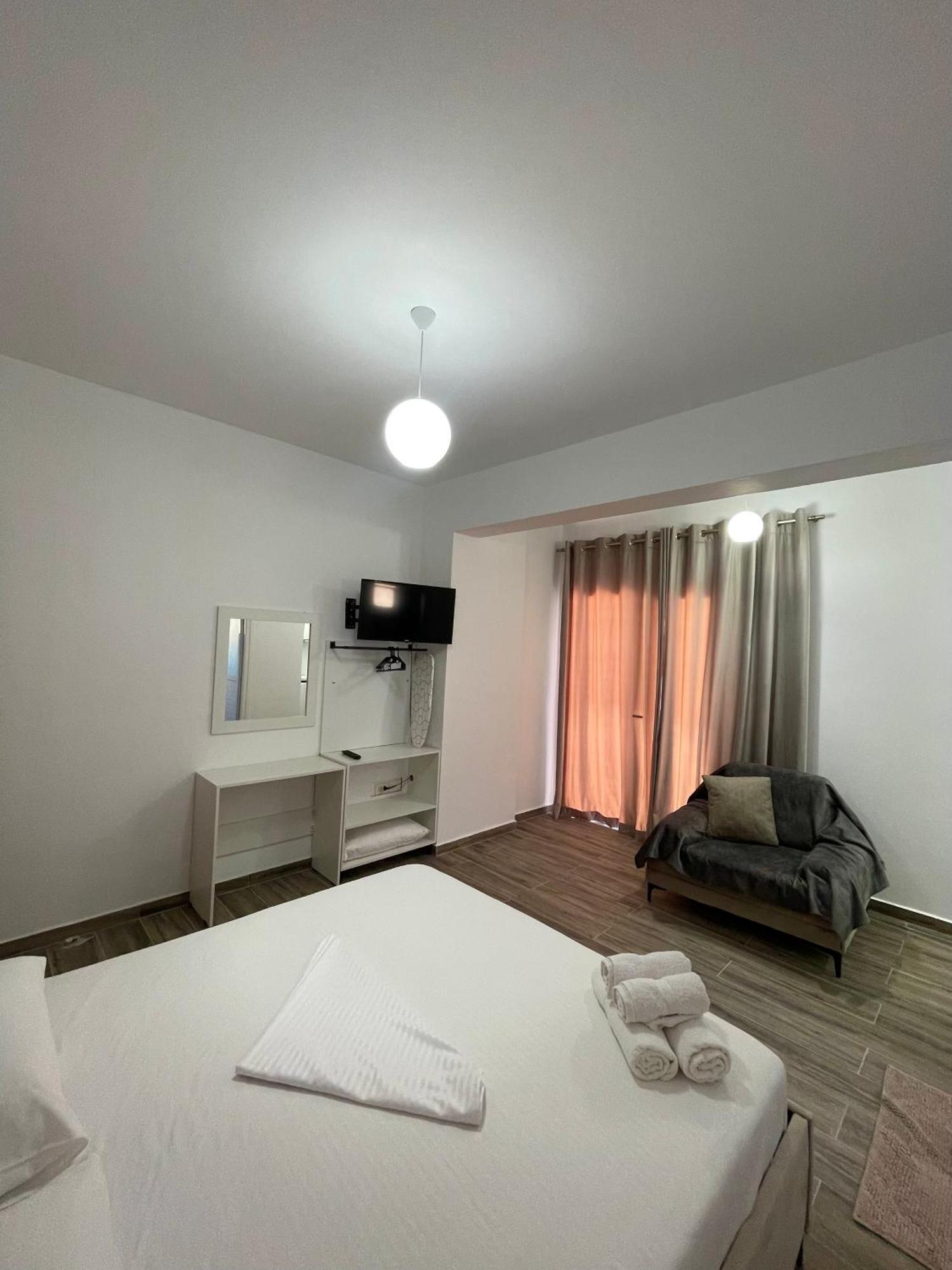 Keivi Guesthouse Sarandë Esterno foto