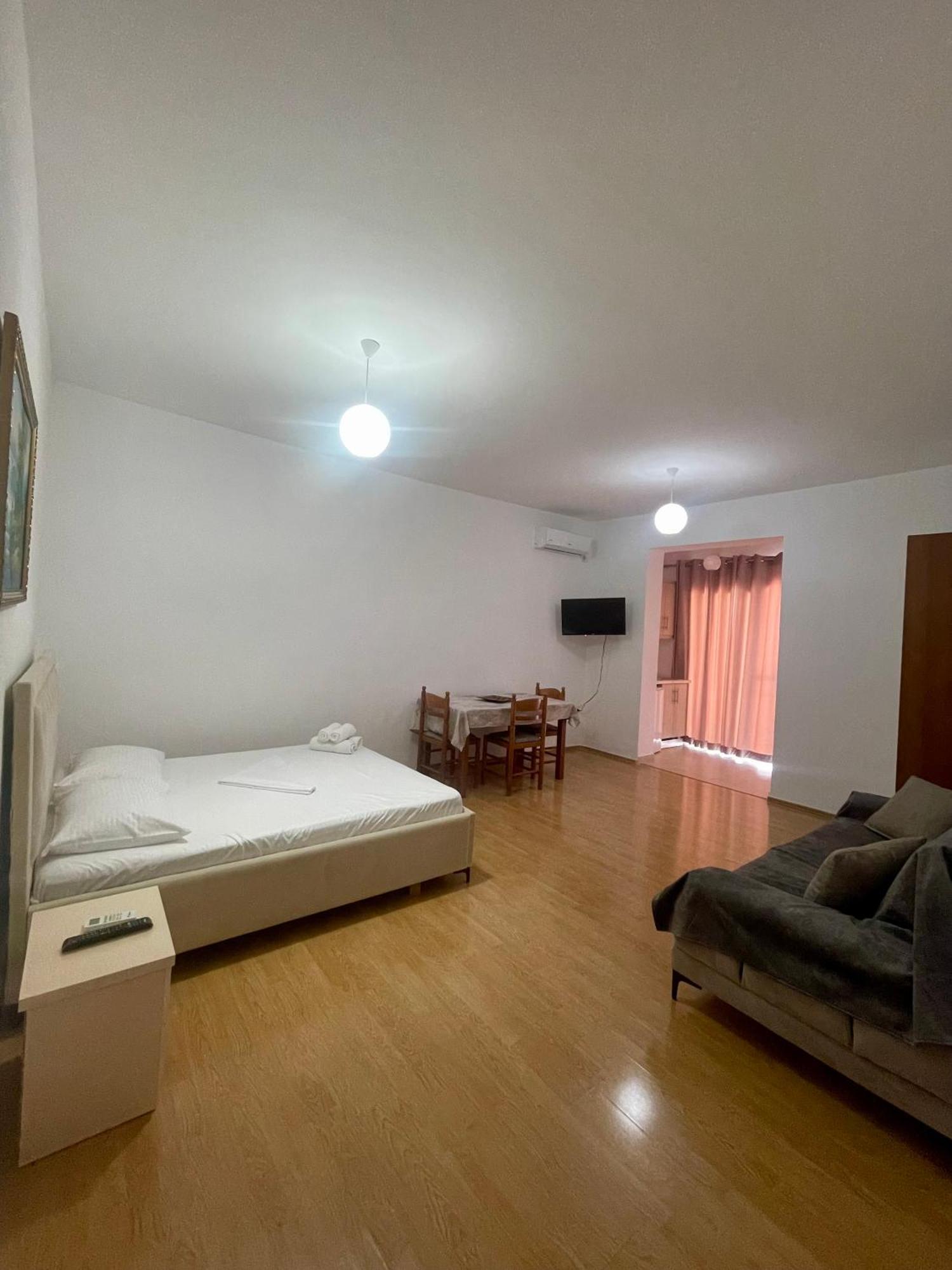 Keivi Guesthouse Sarandë Esterno foto
